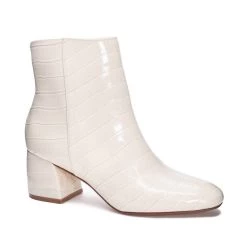 Flash Sale 🎉 Chinese Laundry 👩 women Davinna Bootie in Cream 🔥